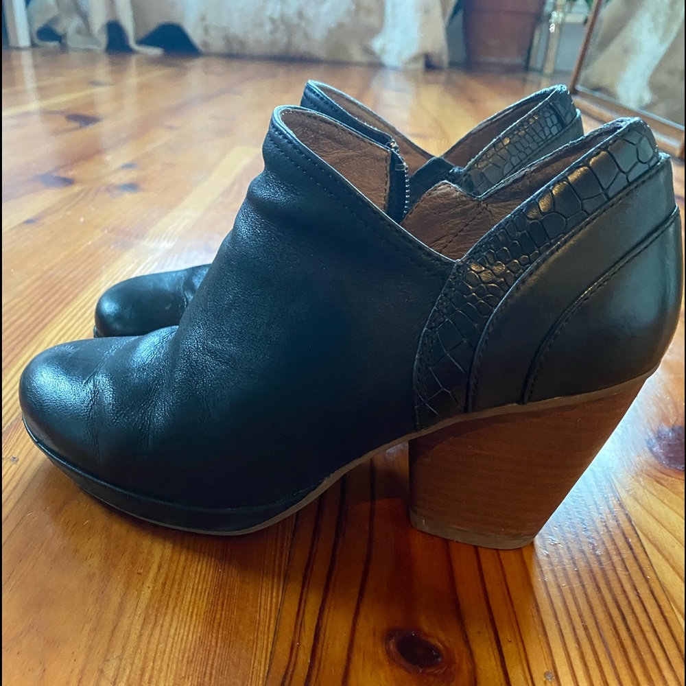 Black Dansko heeled booties